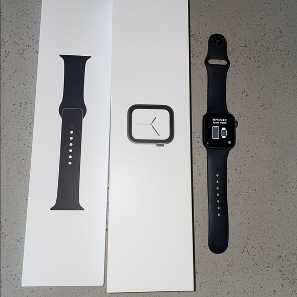Apple Watch Series 4 40 mm Aluminum - Picture 2 of 2